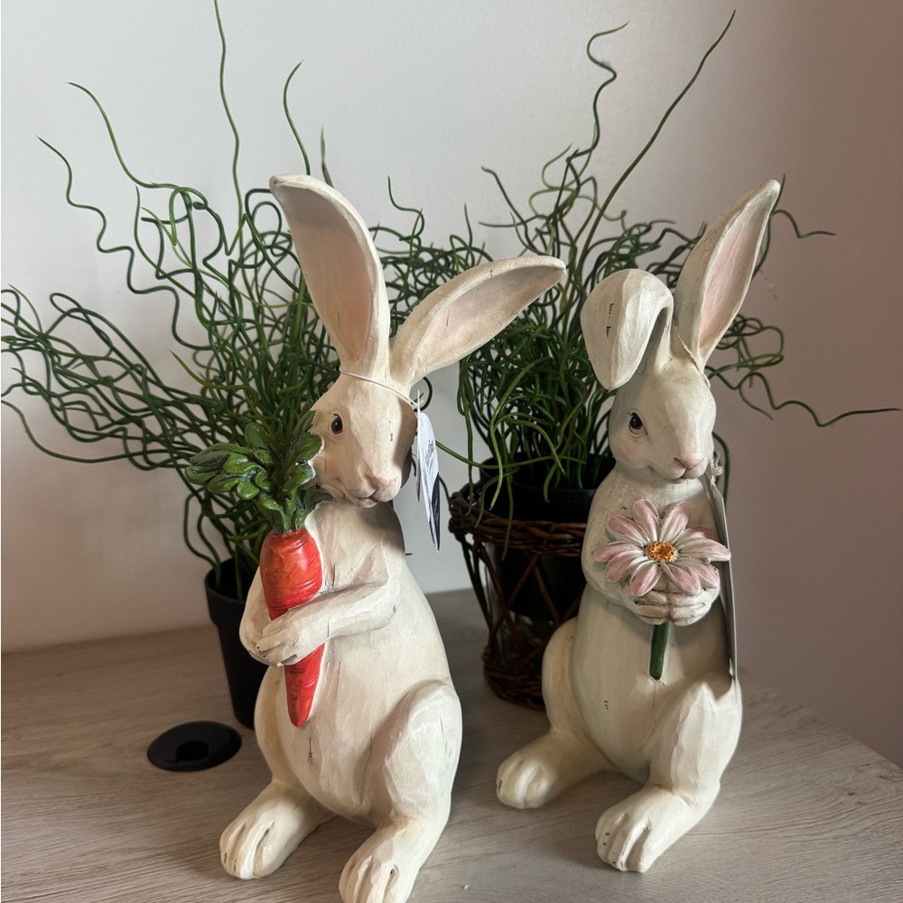 MARTHA STEWART RESIN EASTER BUNNIES/ ONE W/PINK  DAISY FLOWER & ONE W/CARROT